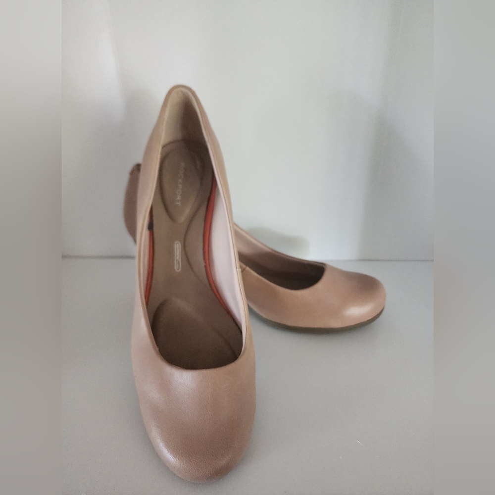 Beige Rockport Pumps